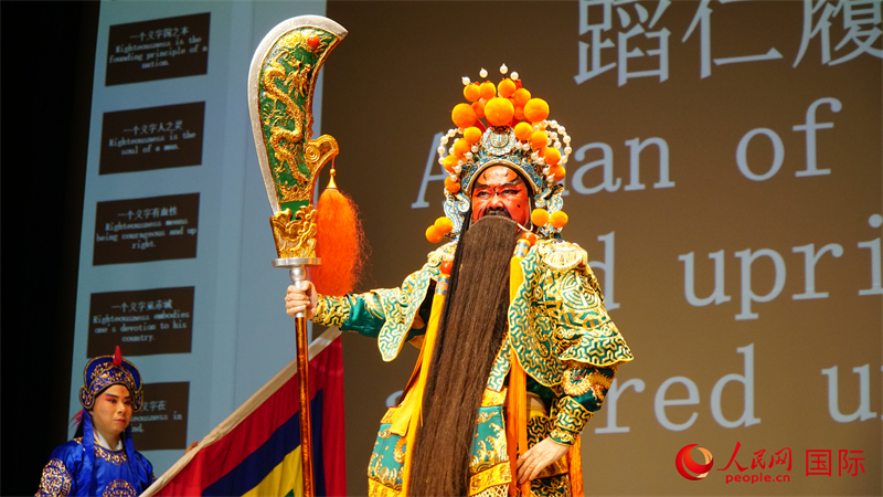 壓軸大戲《義薄云天》。人民網(wǎng) 蔣曉辰攝