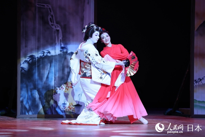 舞蹈和樂器表演《畫中人》。主辦方供圖