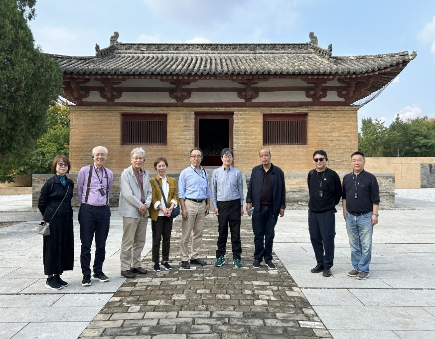 日本“人間國寶”參觀山西省唐代建筑廣仁王廟。笹川日中友好基金供圖