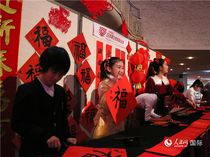 現(xiàn)場洋溢著濃濃的年味兒。人民網(wǎng) 許可攝