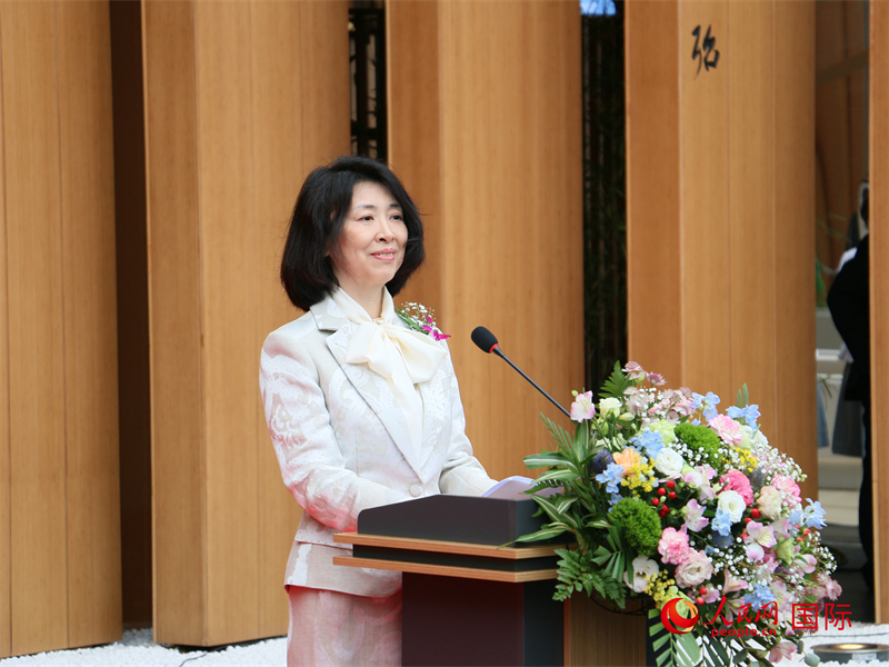 4月13日，2025年日本大阪世博會(huì)中國(guó)館舉行開館儀式，中國(guó)館政府總代表、中國(guó)貿(mào)促會(huì)副會(huì)長(zhǎng)李慶霜主持儀式。人民網(wǎng) 許可攝
