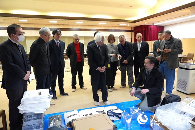 世久基金會(huì)向日方捐贈(zèng)了一批來自中國(guó)的漆藝材料和工具支援災(zāi)區(qū)復(fù)興。笹川和平財(cái)團(tuán)供圖