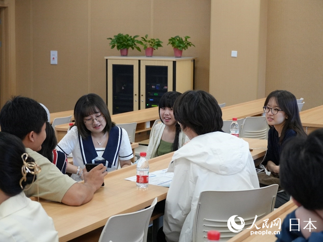 小組討論環(huán)節(jié)。人民網(wǎng) 許可攝
