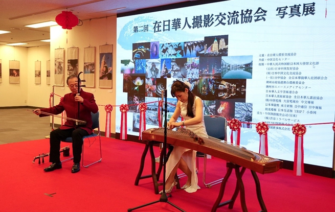 開幕式上，旅日藝術(shù)家演奏中國傳統(tǒng)民樂。人民網(wǎng) 許可攝