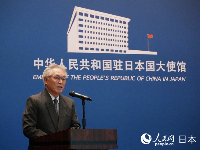 東北亞動(dòng)態(tài)研究會(huì)代表、前日本放送協(xié)會(huì)（NHK）主播木村知義點(diǎn)評(píng)獲獎(jiǎng)作品。人民網(wǎng) 許可攝