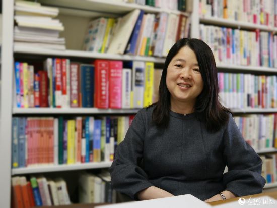 日本明海大學(xué)外國語學(xué)院中文系教授河村昌子接受人民網(wǎng)采訪。人民網(wǎng) 許可攝